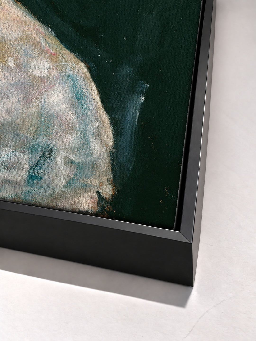 Dame in Weib by Gustav Klimt black floater frame corner detail