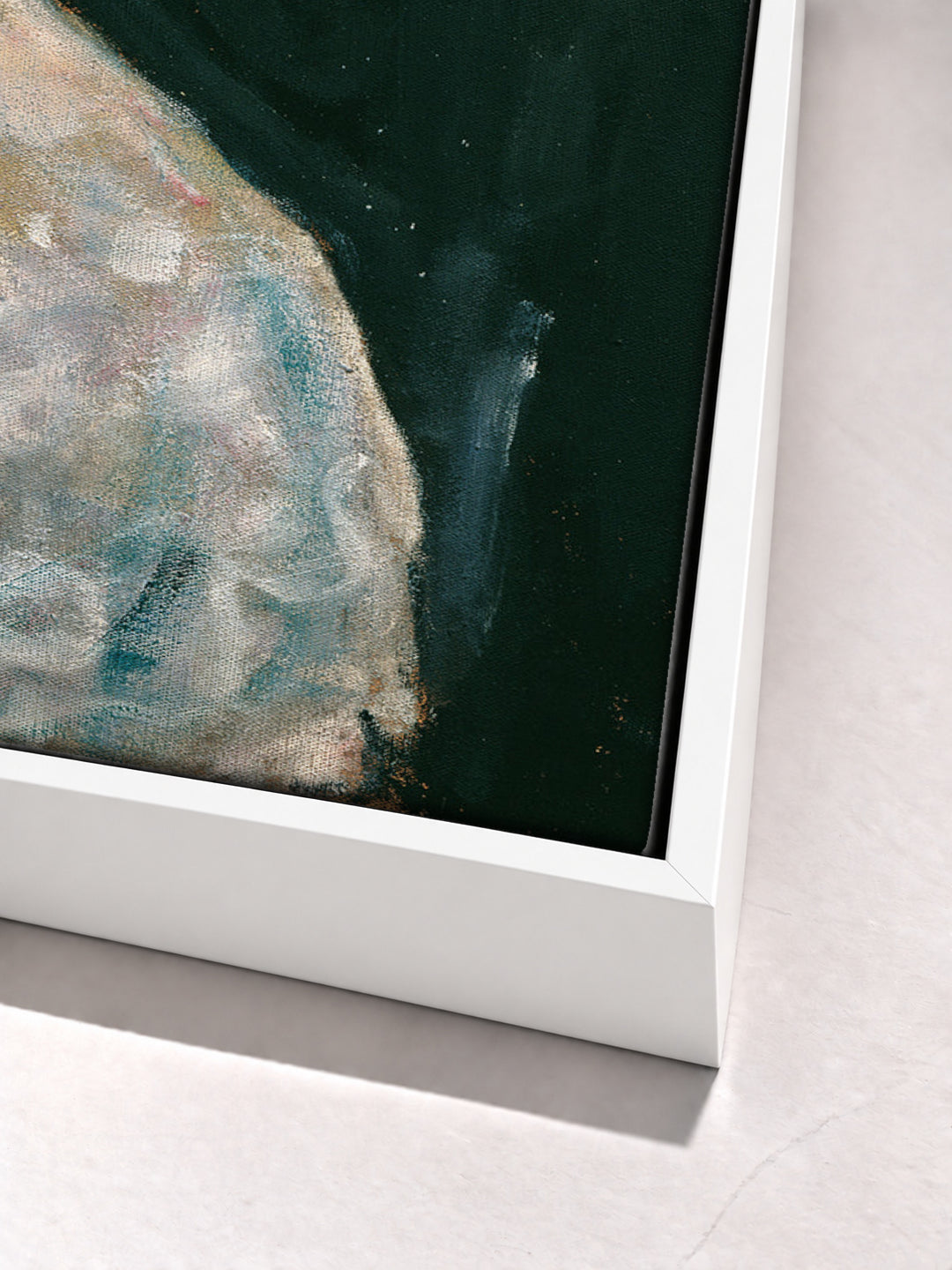 Dame in Weib by Gustav Klimt white floater frame corner detail