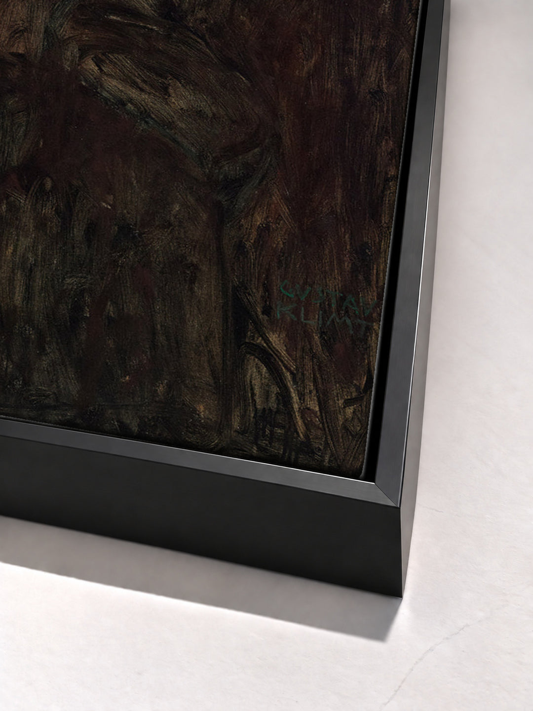 Mutter mit zwei Kindern (Familie) by Gustav Klimt black floater frame corner detail